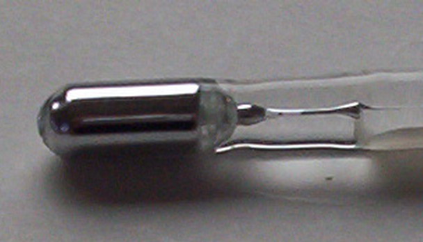 File:Maximum thermometer close up 2.JPG