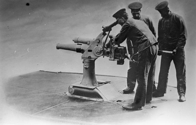 File:Bundesarchiv DVM 10 Bild-23-61-04, Versenkbares 7,5cm-U-Boot-Geschütz.jpg