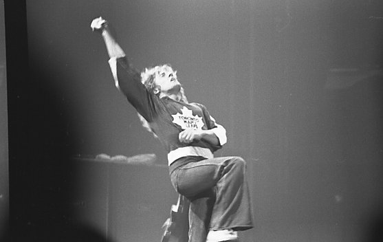 Файл:Roger Daltrey dancing.jpg