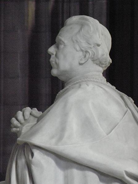 File:Orléans (45) Cathédrale Ste-Croix Statue du cardinal Touchet.jpg