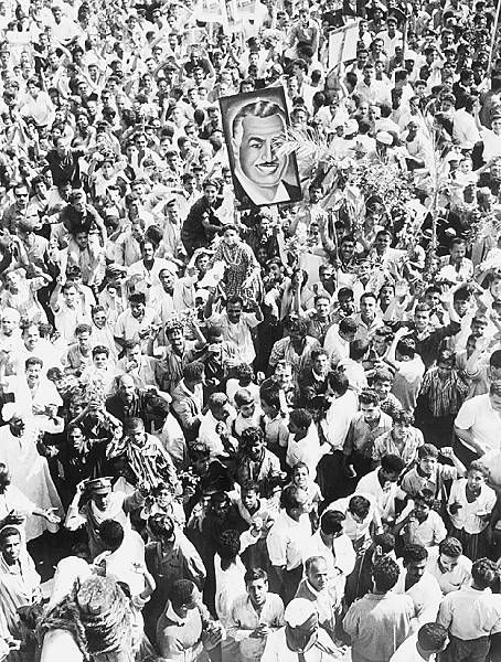 Файл:Protests against Nassers resignation 1967.jpg