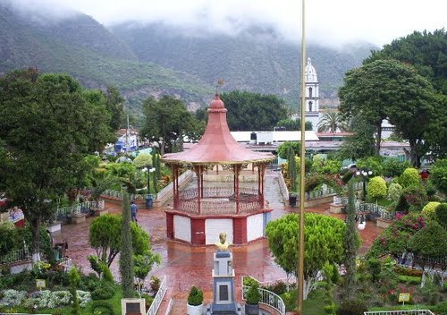 File:Zocalo de tlapa.jpg