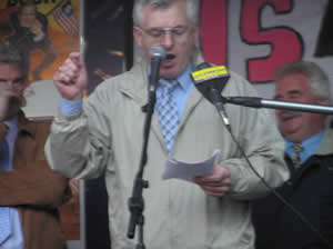 File:Joe Higgins speaking in Dublin 25-06-04.jpg