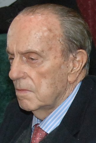 Archivo:Manuel Fraga 2008 (cropped).jpg