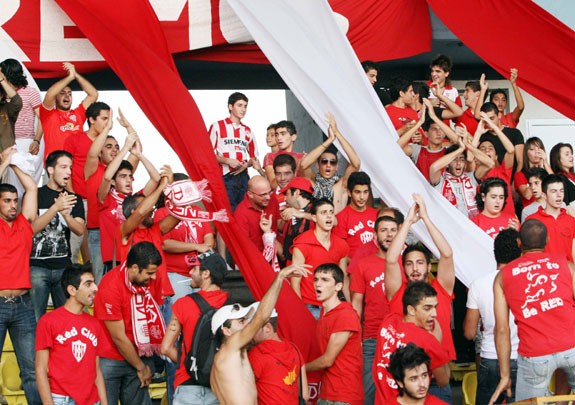 File:Nea Salamina Fans09.jpg