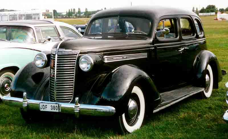 Archivo:Nash 3828 Ambassador 4-Door Sedan 1938.jpg