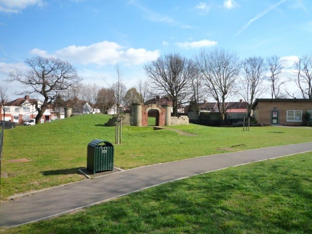 File:Southall Park - geograph.org.uk - 1268303.jpg