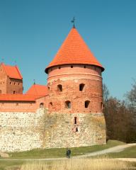 File:Trakai castle right.jpg