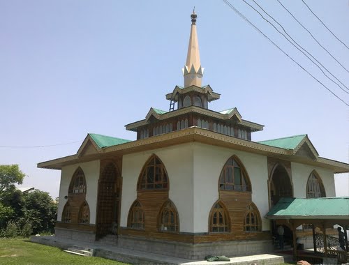 File:Baba Reshi Shrine3.jpg