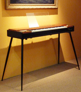 File:Hohner Clavinet D6.jpg