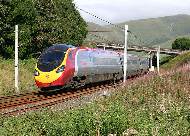 File:Pendolino at Beck Foot - geograph.org.uk - 358839.jpg