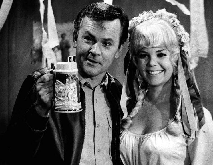 File:Bob Crane Sigrid Valdis Hogans Heroes 1969.JPG