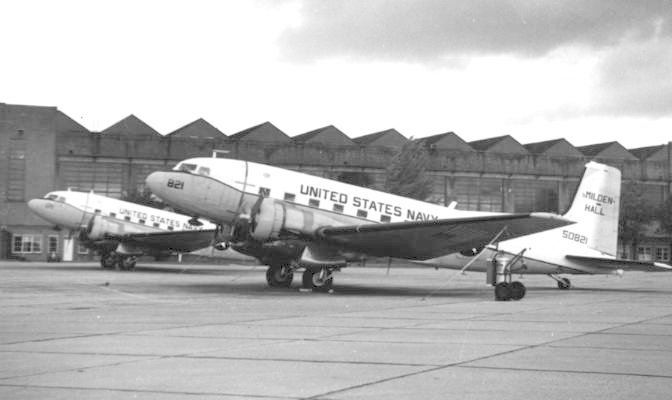 File:C-117D Super Dakotas US Navy 1967.jpg