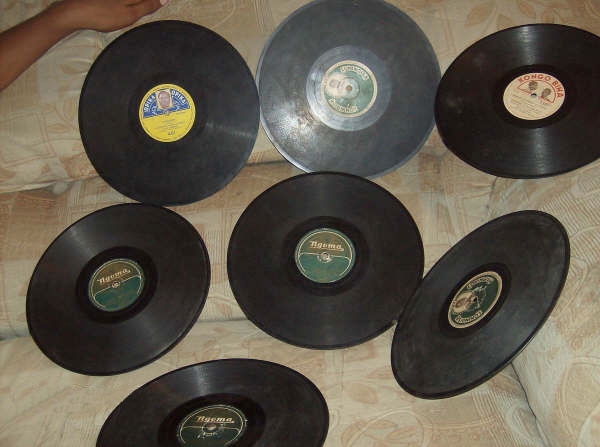 File:78 rpm.jpg