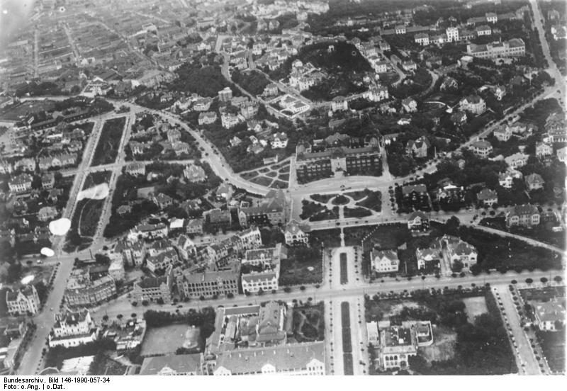 File:Bundesarchiv Bild 146-1990-057-34, Luftaufnahme von Tsingtau.jpg