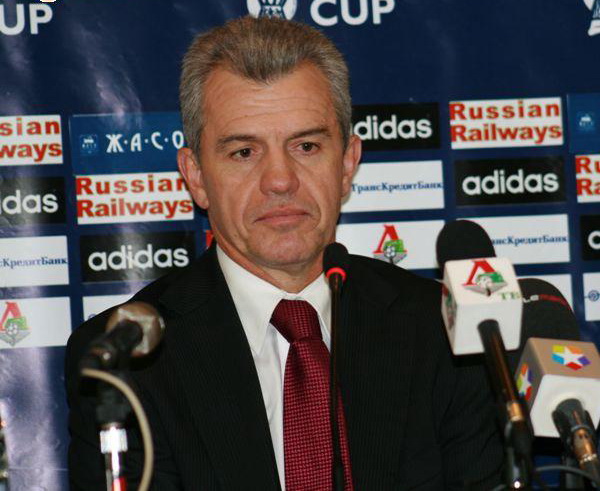 Archivo:Javier Aguirre in Moscow.jpg