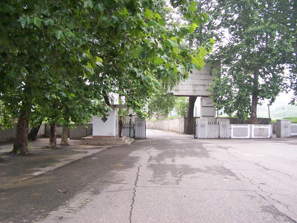 File:Main entrance into the North Korean DMZ.jpg