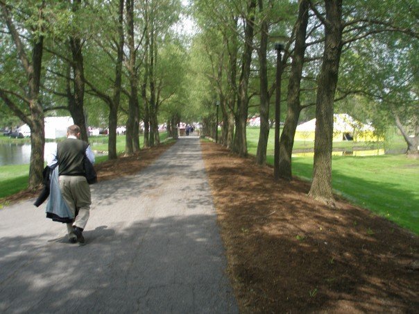 File:Willow path.jpg