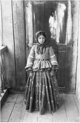 Файл:Azerbaijani woman from Shusha in silk national garments.jpg