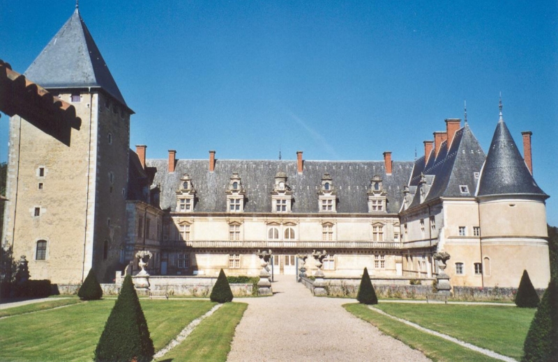 File:Chateau de Fleville-facade.jpg