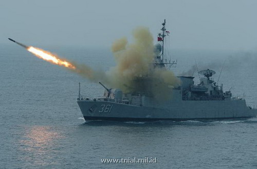 File:KRI 361 Fatahillah.jpg