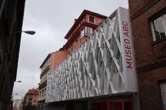 Archivo:Cercha metálica vista desde la calle.jpg