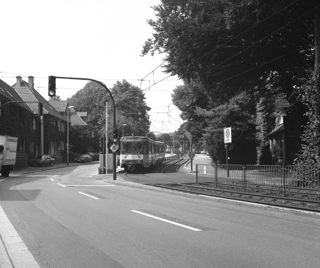 File:Essen Stadtbahn at Laubenweg - geo.hlipp.de - 3862.jpg