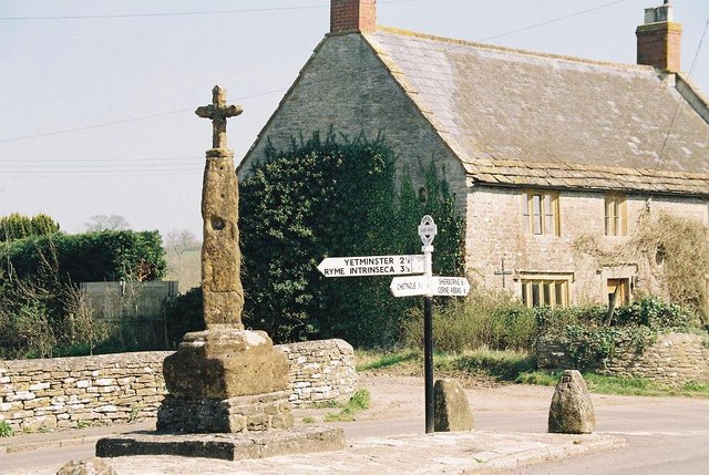 File:Leigh, the cross - geograph.org.uk - 516463.jpg