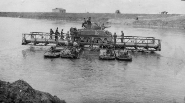 File:Transporting a Sherman over the Po River.jpg