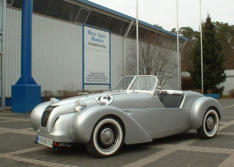 File:Burton vor Motor-Sport-Museum-Hockenheim.jpg