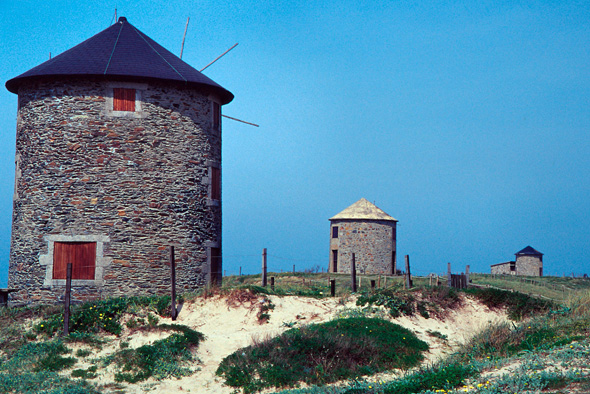 Archivo:Windmills Portugal.jpg