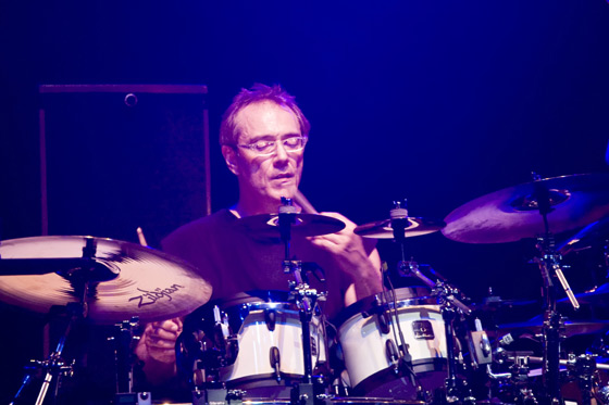 Файл:Vinnie Colaiuta.jpg