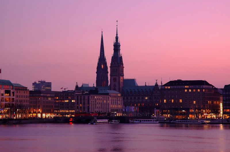 Archivo:Hamburg Binnenalster & Rathaus.jpg