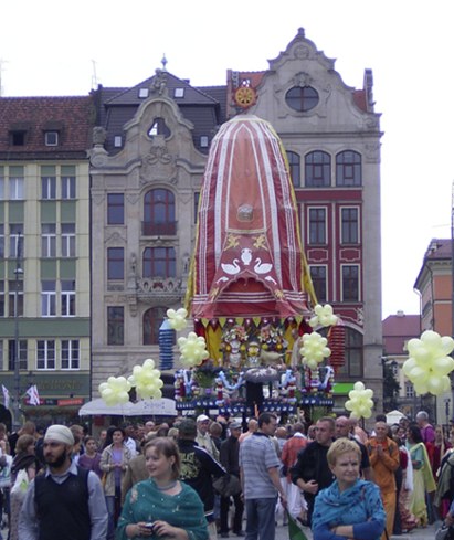 File:Ratha Yatra Wroclaw 2010.jpg