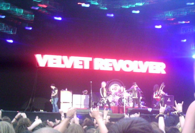 File:Velvet Revolver, Download Festival 2005.JPG