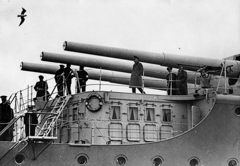 Файл:Bundesarchiv Bild 183-2008-0421-500, Panzerschiff "Deutschland", Adolf Hitler.jpg