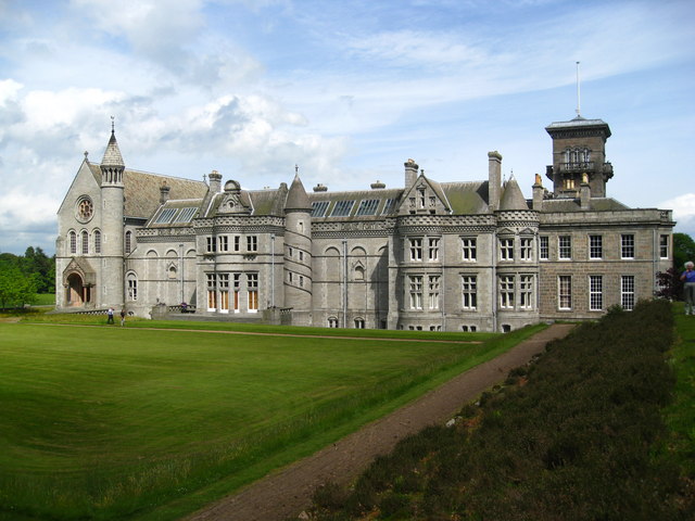 File:Dunecht House - geograph.org.uk - 1448192.jpg