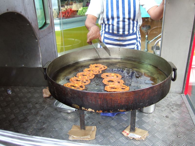 File:Frying jalebis.jpg