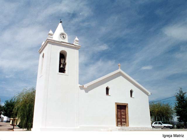 Archivo:Igreja Matriz de Peral.jpg