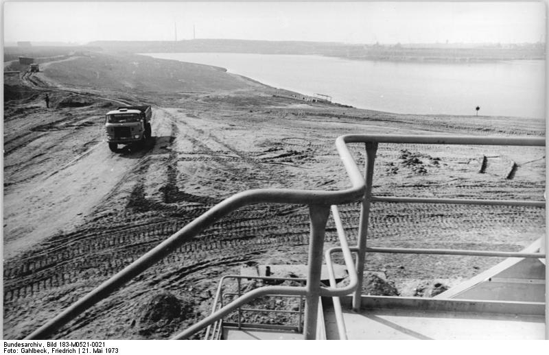 File:Bundesarchiv Bild 183-M0521-0021, Leipzig, Rekultivierung.jpg