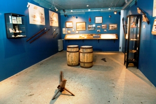 File:Whalingroom.jpg