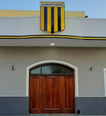 Archivo:Club almirante Brown nueva fachada de Sede Social.jpg