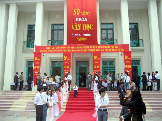 File:50nam khoaVH.JPG