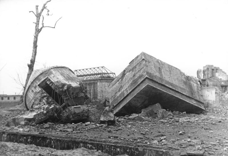 Файл:Bundesarchiv Bild 183-M1204-319, Berlin, Reichskanzlei, gesprengter Führerbunker.jpg