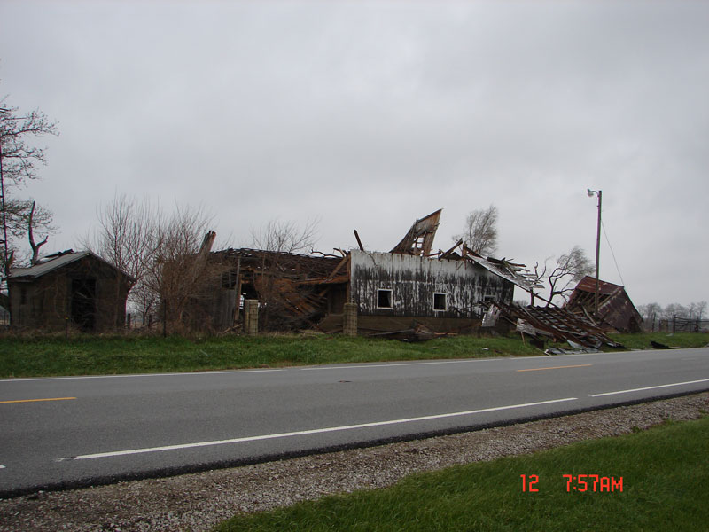 Archivo:EF2 tornado damage example.jpg