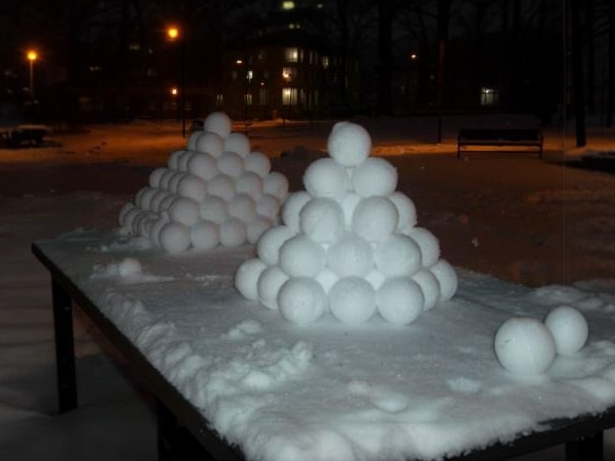 File:Pyramid of Snowballs Large.png