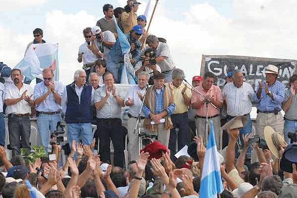 Archivo:Asamblea Paro Agrario Gualeguaychú 2008.jpg