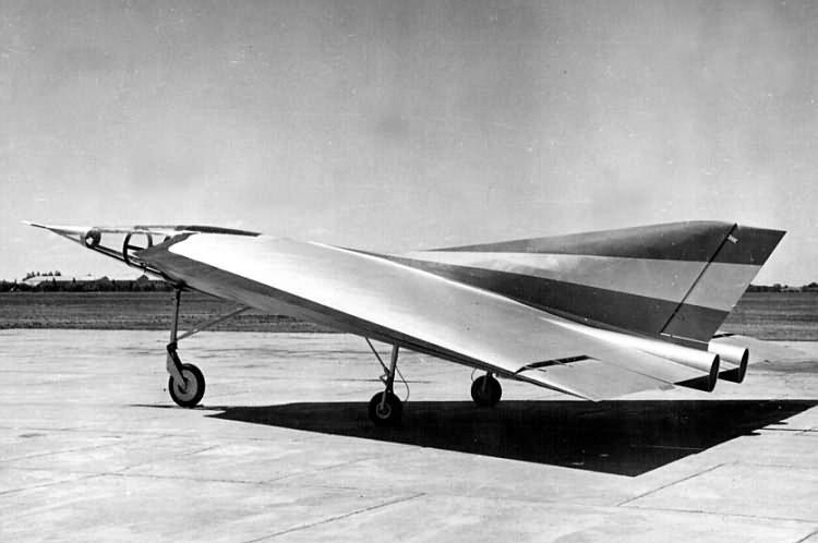 Archivo:FMA-I.A.37-planeador 1era etapa.jpg