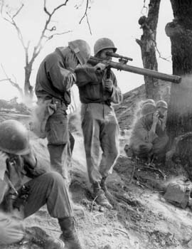 Файл:Soldier-firing-M18A1-recoilless-rifle-korea.jpg