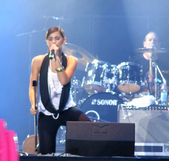 Файл:Nelly Furtado Rock im Park 2006 Zoomin.jpg